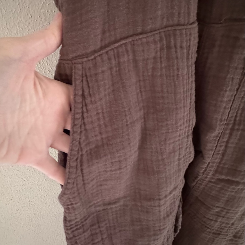 Aerie Lightweight Rolled Leg Gauze Cotton Tie Knot Overalls
Size Small Brown - Picture 7 of 10